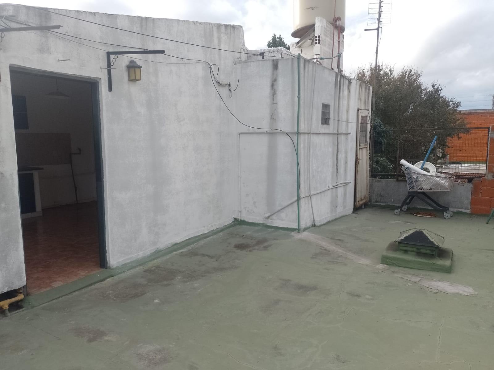 UNA CASA Y DOS DEPARTAMENTOS — foto 5