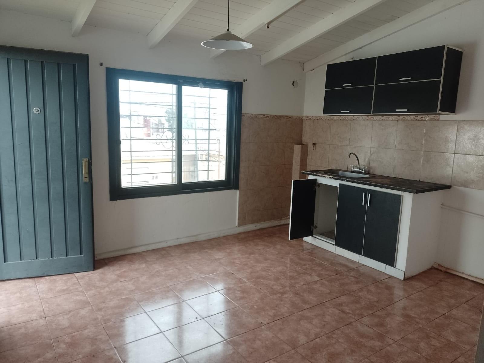 UNA CASA Y DOS DEPARTAMENTOS — foto 7