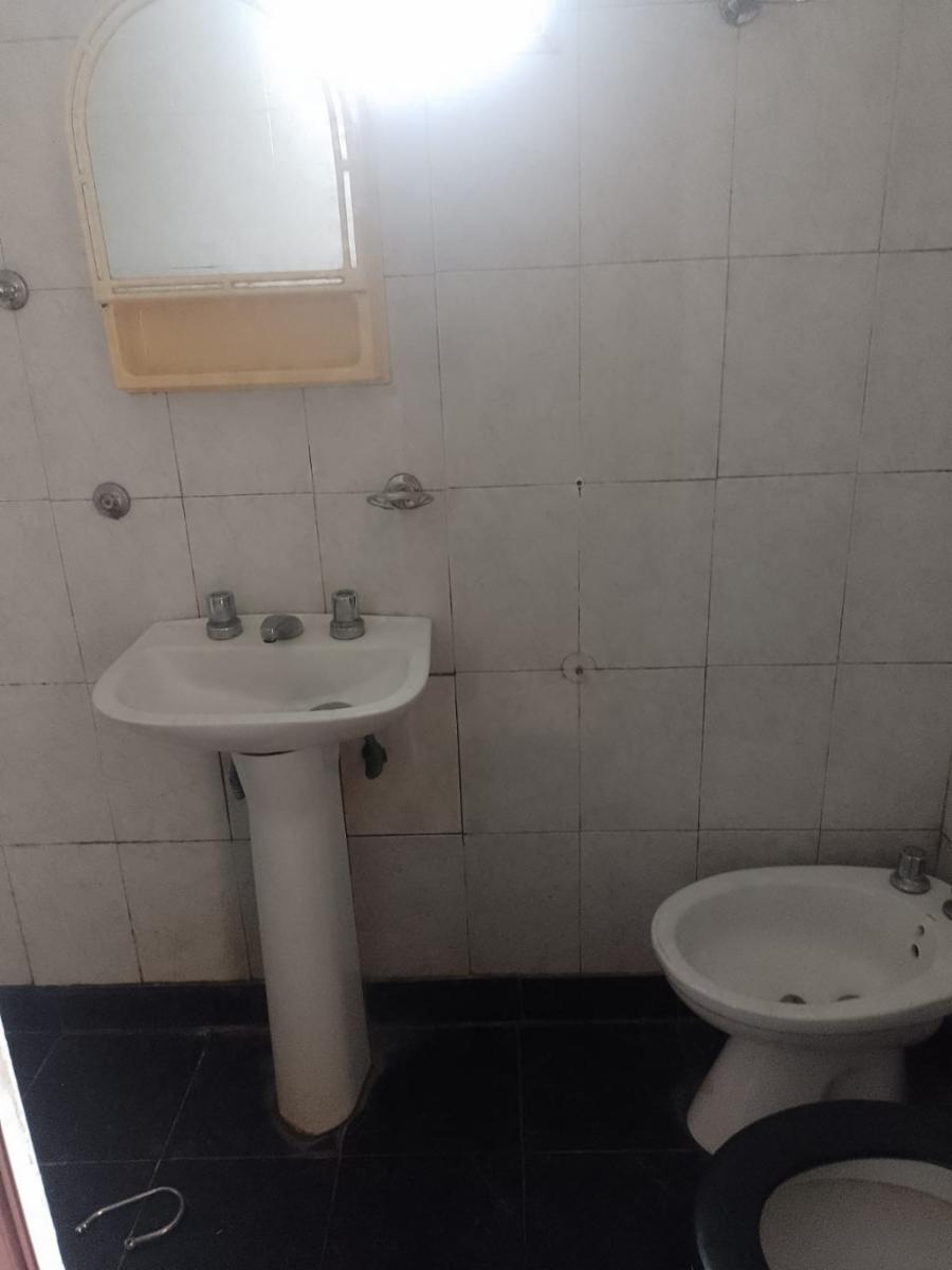 UNA CASA Y DOS DEPARTAMENTOS — foto 8