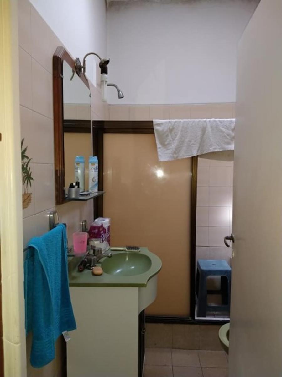 UNA CASA Y DOS DEPARTAMENTOS — foto 9