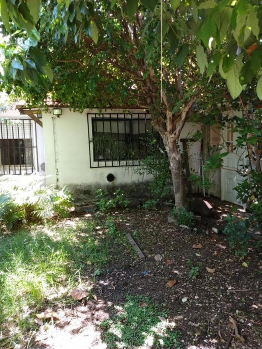 UNA CASA Y DOS DEPARTAMENTOS — foto 12