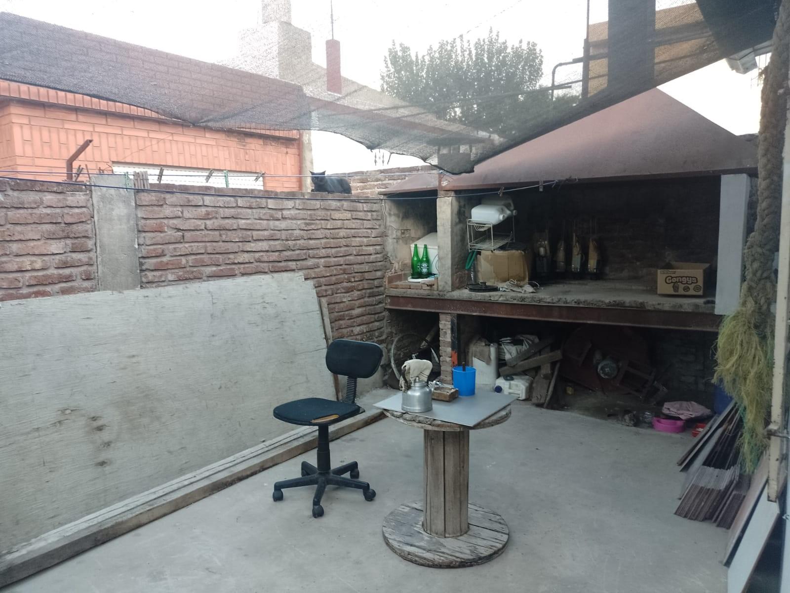 LOCAL CON DEPTO AL FDO. — foto 3