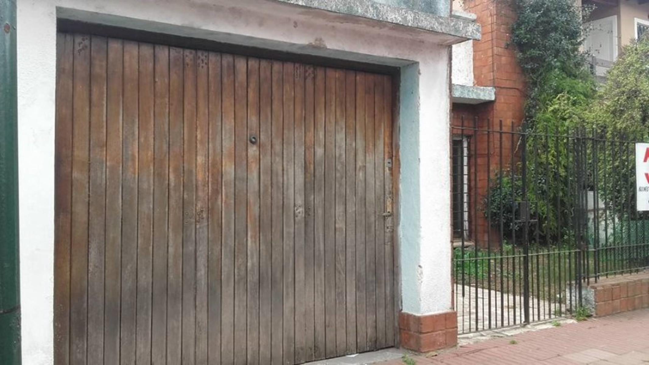 CASA DE 3 AMBIENTES CON PARQUE AL FONDO Y PILETA. — foto 3