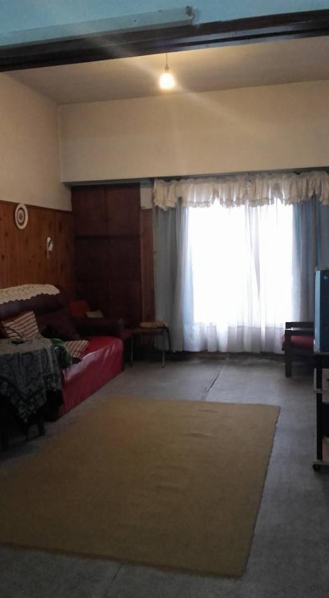 CASA DE 3 AMBIENTES CON PARQUE AL FONDO Y PILETA. — foto 4