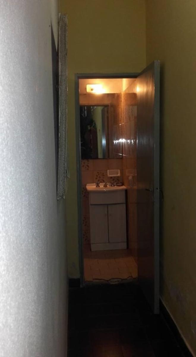 CASA DE 3 AMBIENTES CON PARQUE AL FONDO Y PILETA. — foto 9
