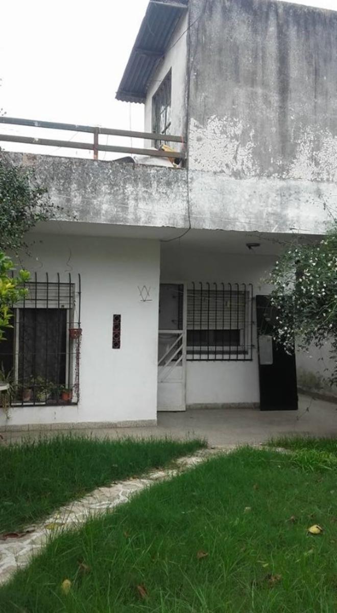 CASA DE 3 AMBIENTES CON PARQUE AL FONDO Y PILETA. — foto 10