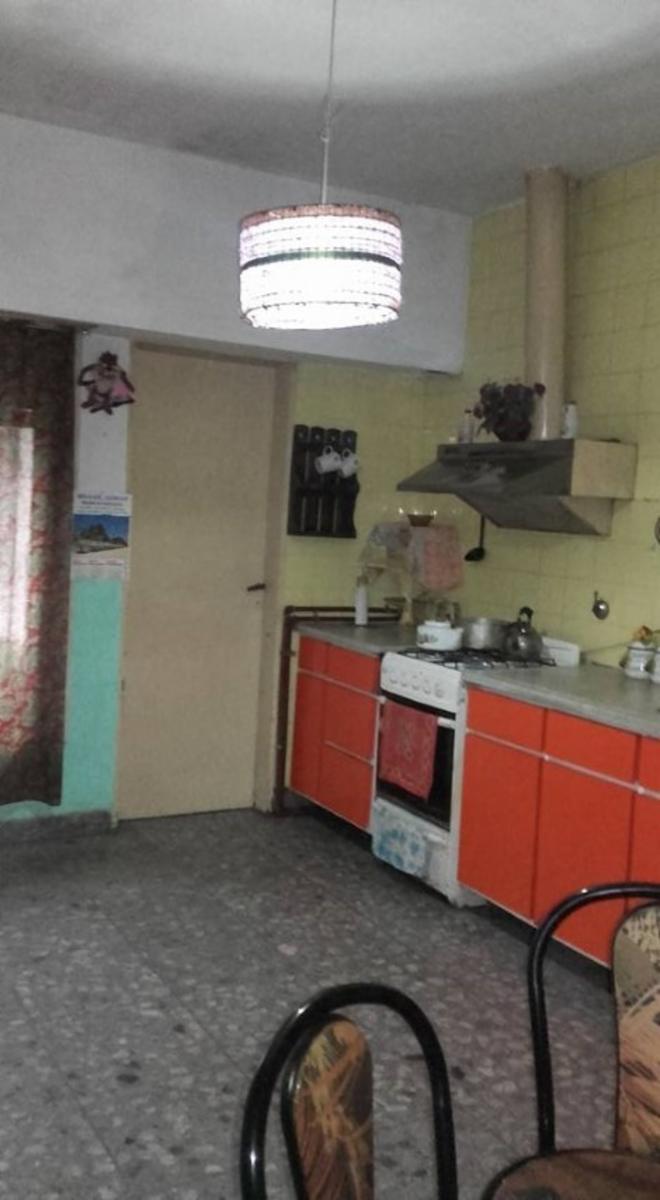 CASA DE 3 AMBIENTES CON PARQUE AL FONDO Y PILETA. — foto 12