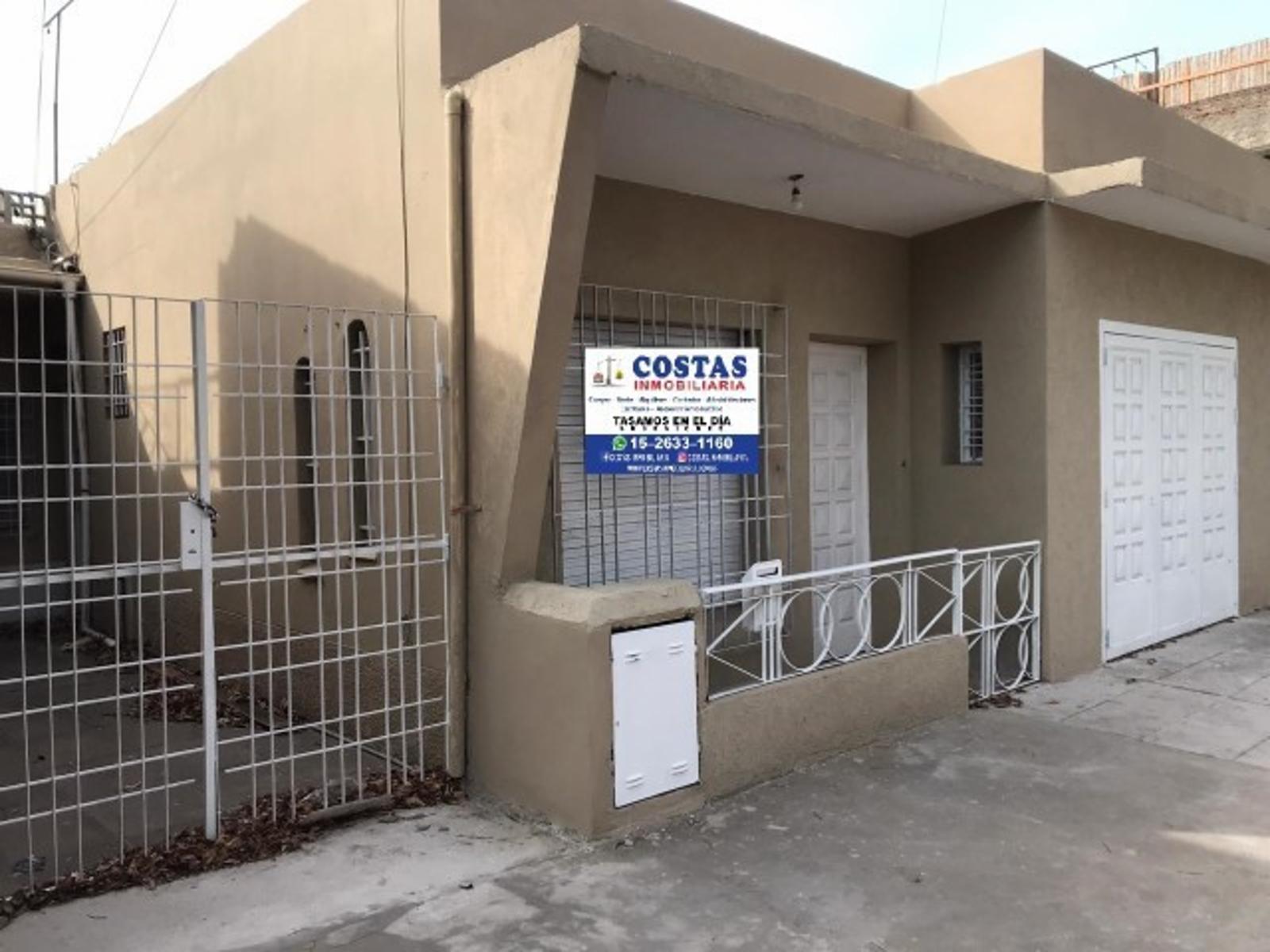 CASA DE 4 AMBIENTES CON MONOMABIENTE AL FONDO.