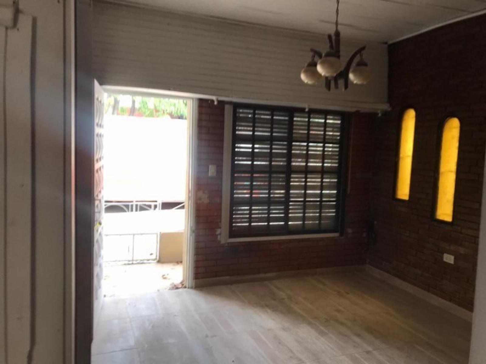 CASA DE 4 AMBIENTES CON MONOMABIENTE AL FONDO. — foto 3