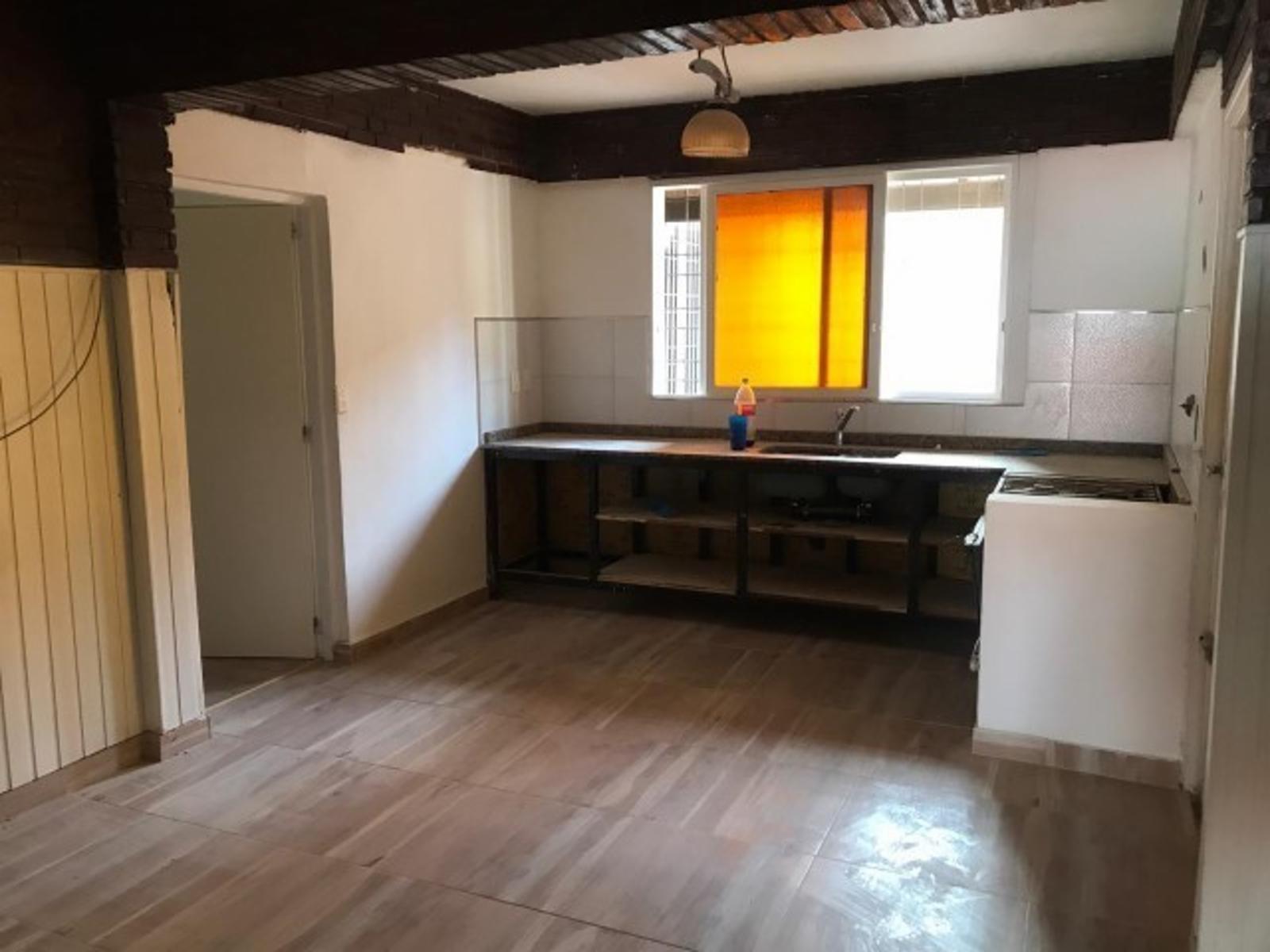 CASA DE 4 AMBIENTES CON MONOMABIENTE AL FONDO. — foto 8