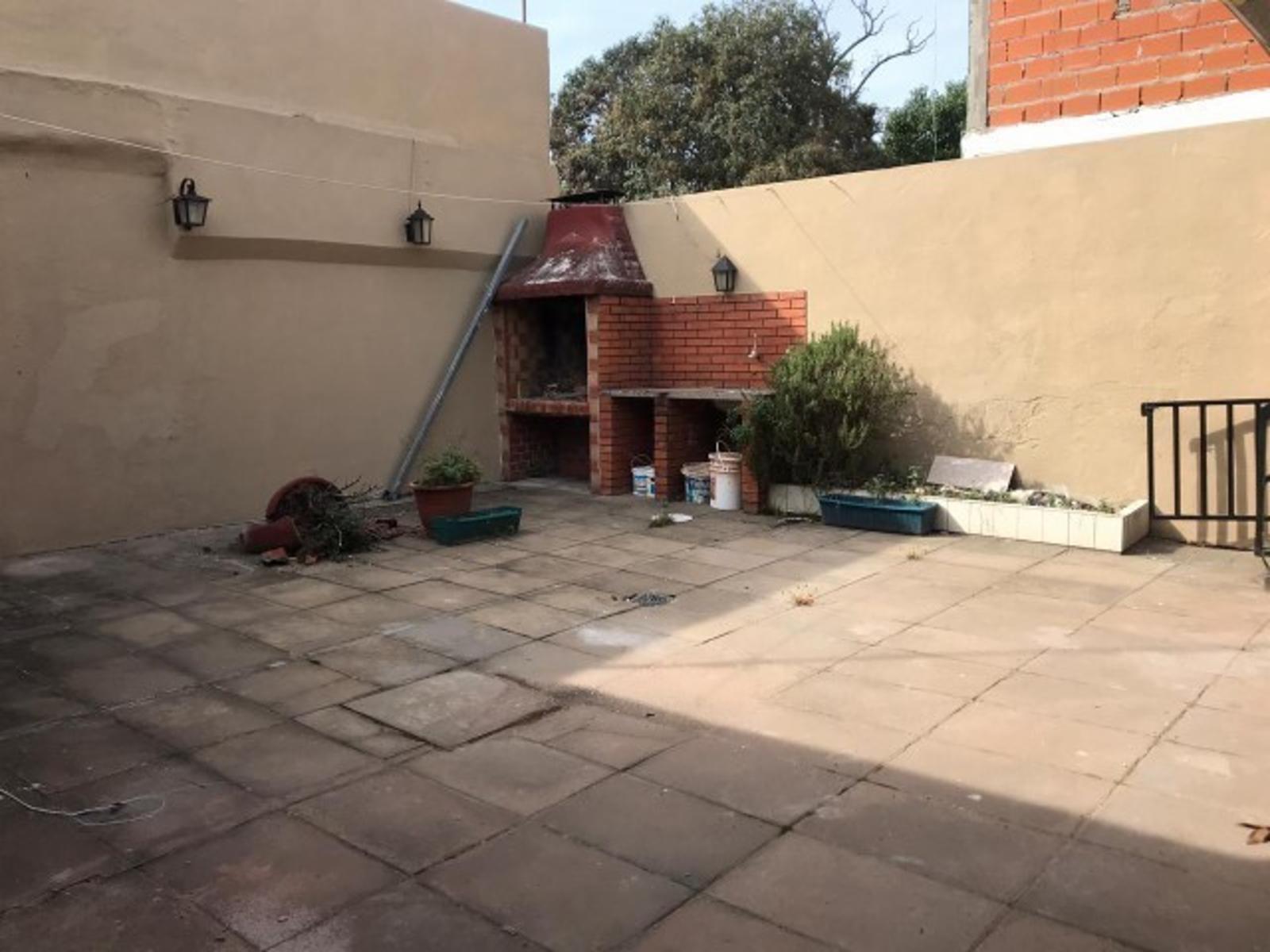 CASA DE 4 AMBIENTES CON MONOMABIENTE AL FONDO. — foto 12