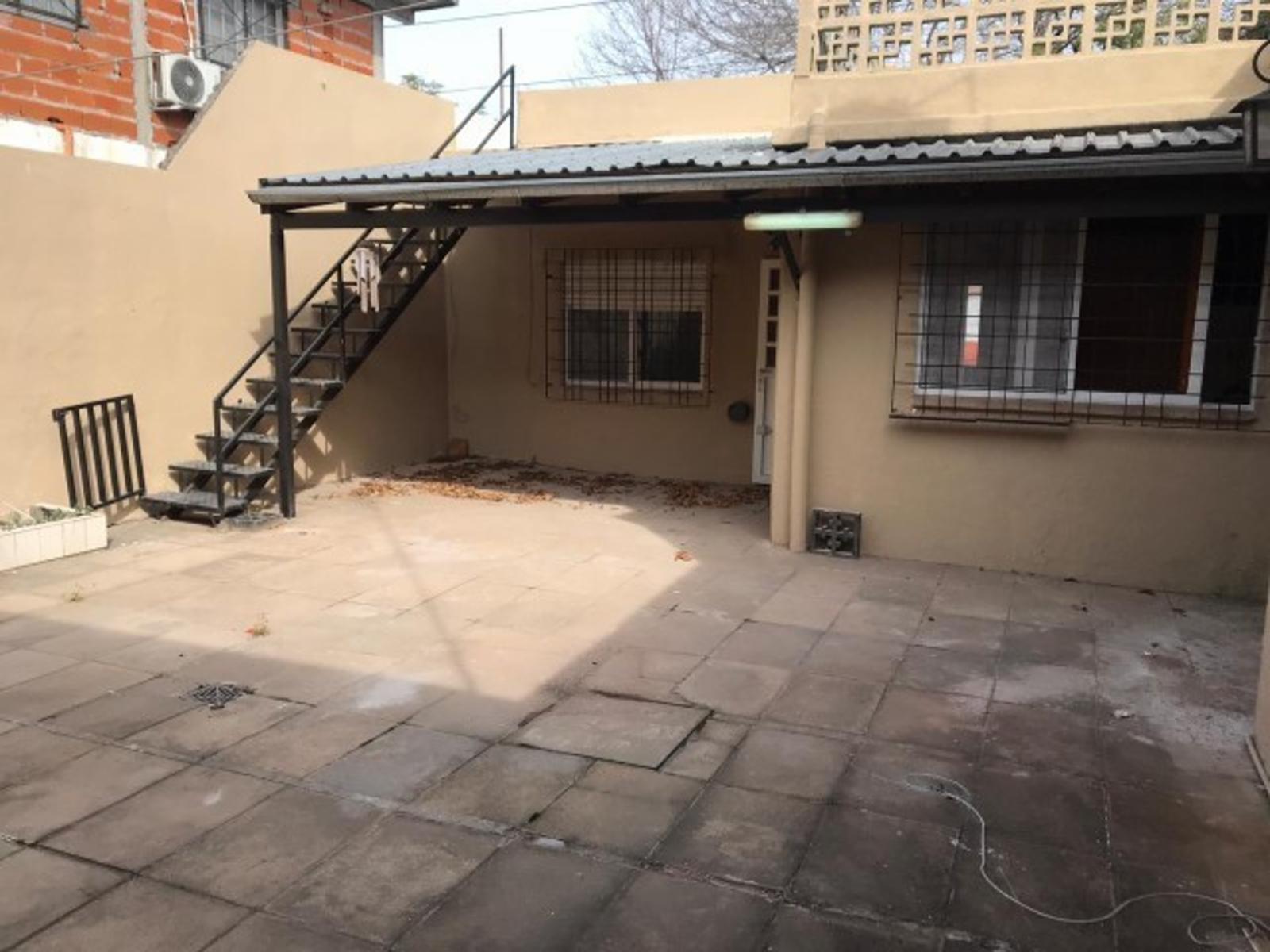 CASA DE 4 AMBIENTES CON MONOMABIENTE AL FONDO. — foto 13