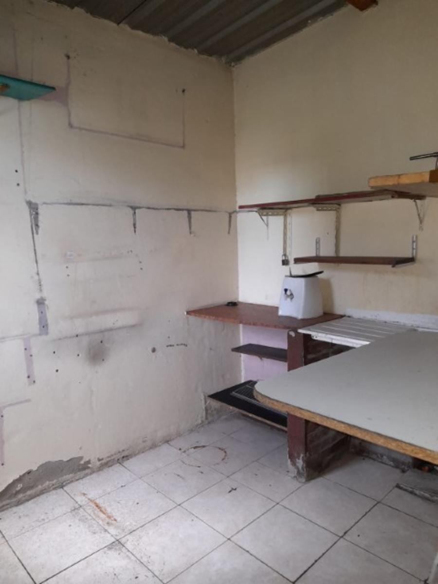 UN LOCAL SOBRE AVENIDA ADER CON 2 BAÑOS - FONDO LIBRE DE 192 MTS2 ( TEL 4763-0904 / CELU 15- 2633-1160) — foto 12