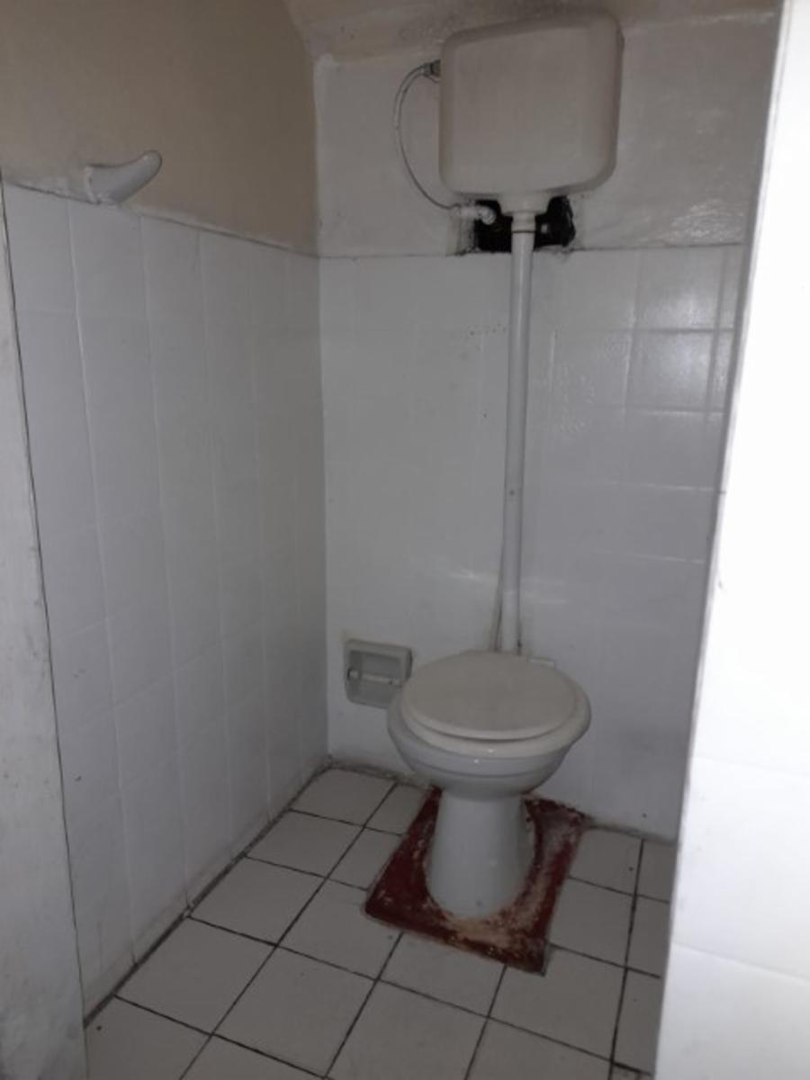 UN LOCAL SOBRE AVENIDA ADER CON 2 BAÑOS - FONDO LIBRE DE 192 MTS2 ( TEL 4763-0904 / CELU 15- 2633-1160) — foto 13