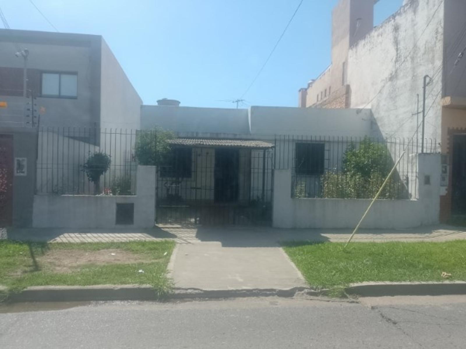 CASA DE TRES AMBIENTES