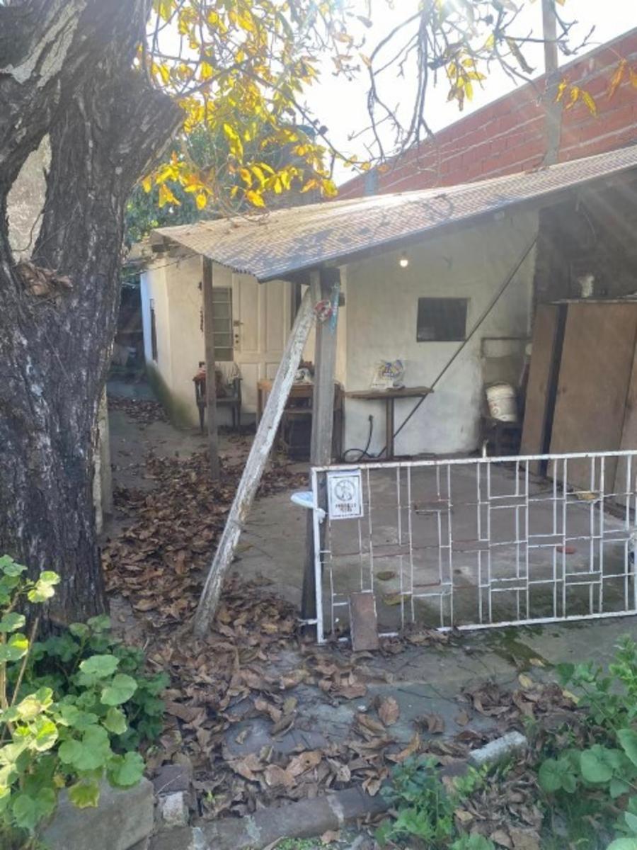 UN LOTE CON UNA PREMOLDEADA Y UN DTO DE MATERIALES LOTE 10 X 43 ESCUCHA OFERTA