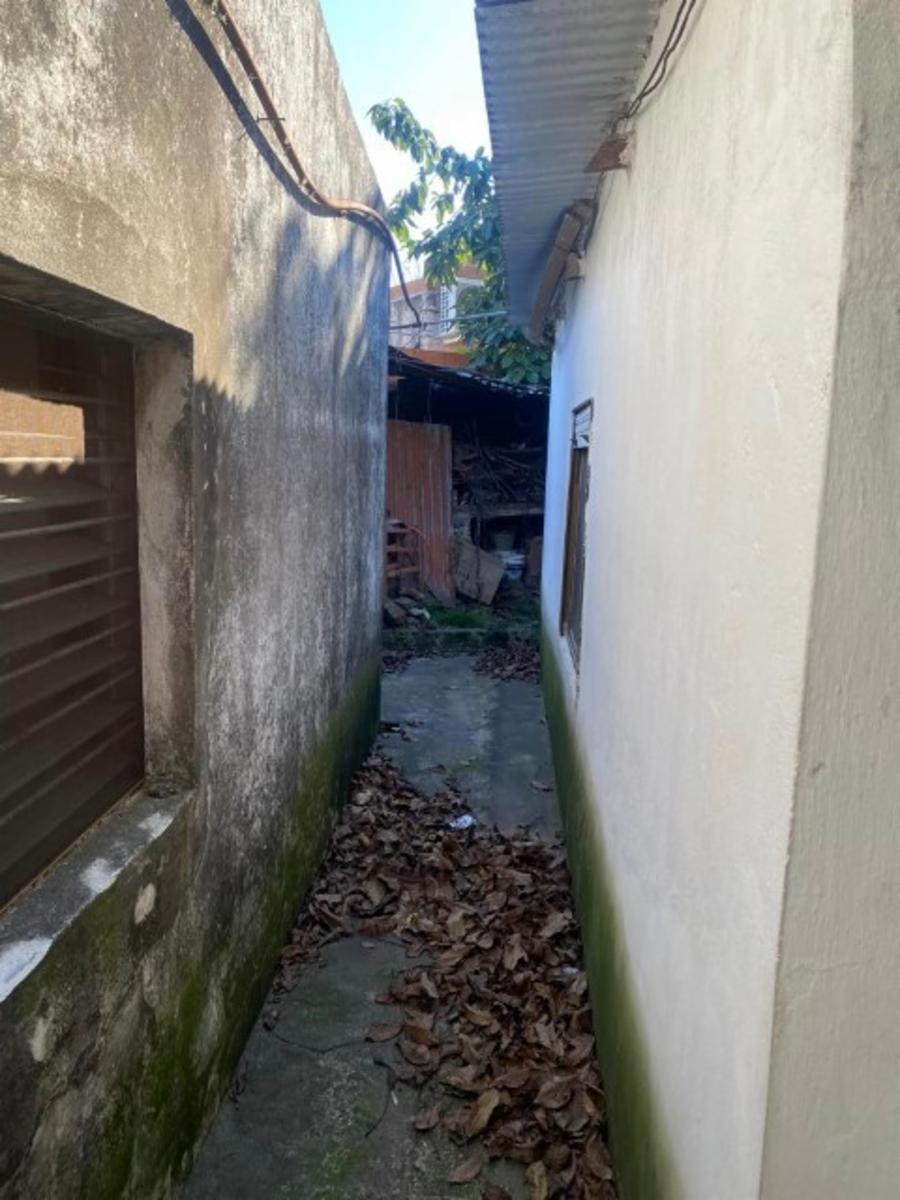 UN LOTE CON UNA PREMOLDEADA Y UN DTO DE MATERIALES LOTE 10 X 43 ESCUCHA OFERTA — foto 2