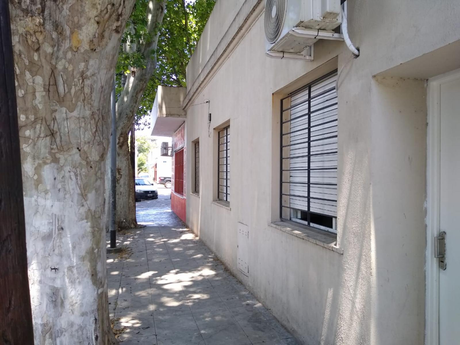 LOCALES Y ESPACIO AÉREO. ESQUINA COMERCIAL. — foto 4
