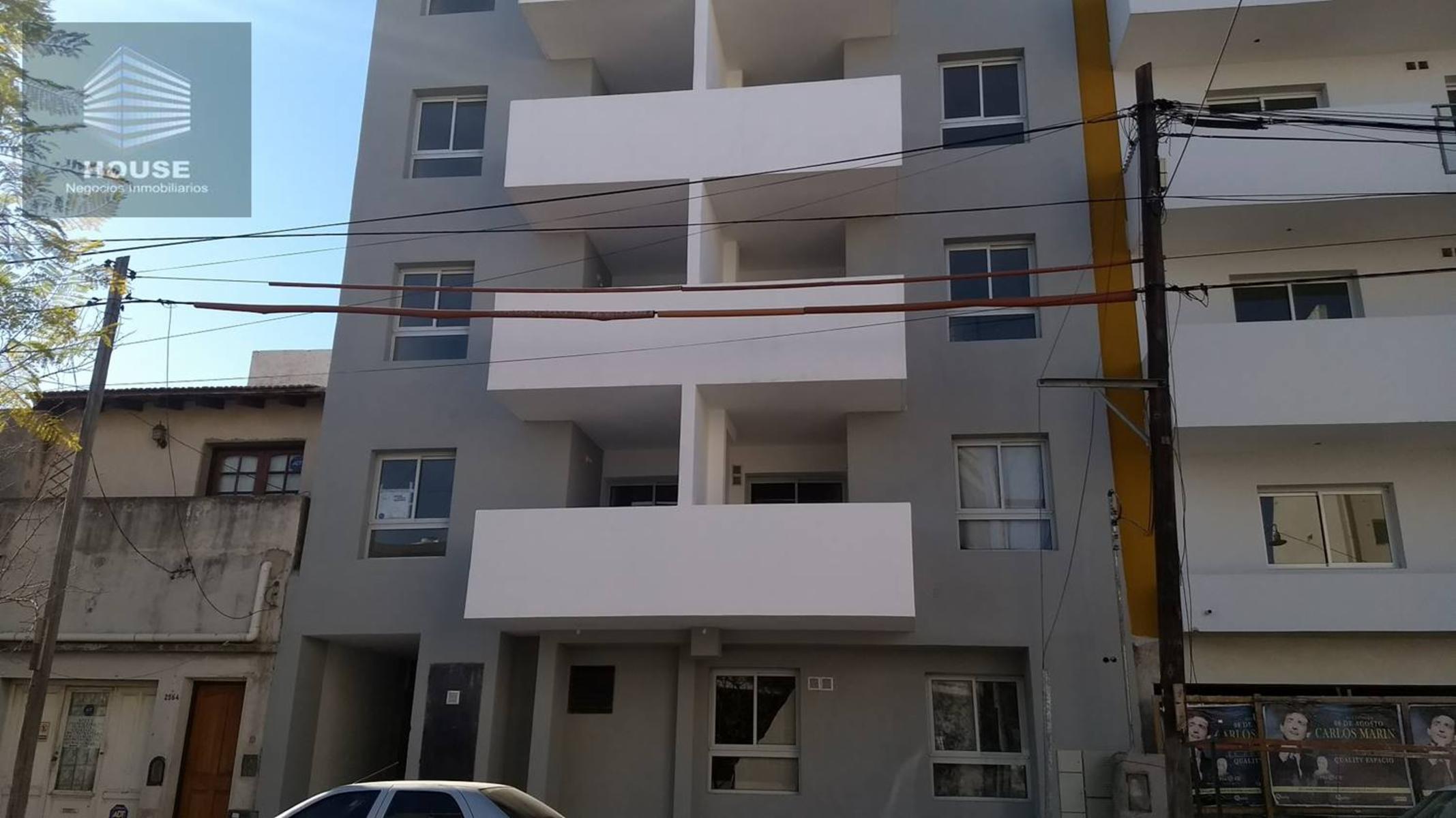 Bº ALTO ALBERDI - FRENTE CON GRAN BALCÓN TERRAZA - GAS NATURAL — foto 2