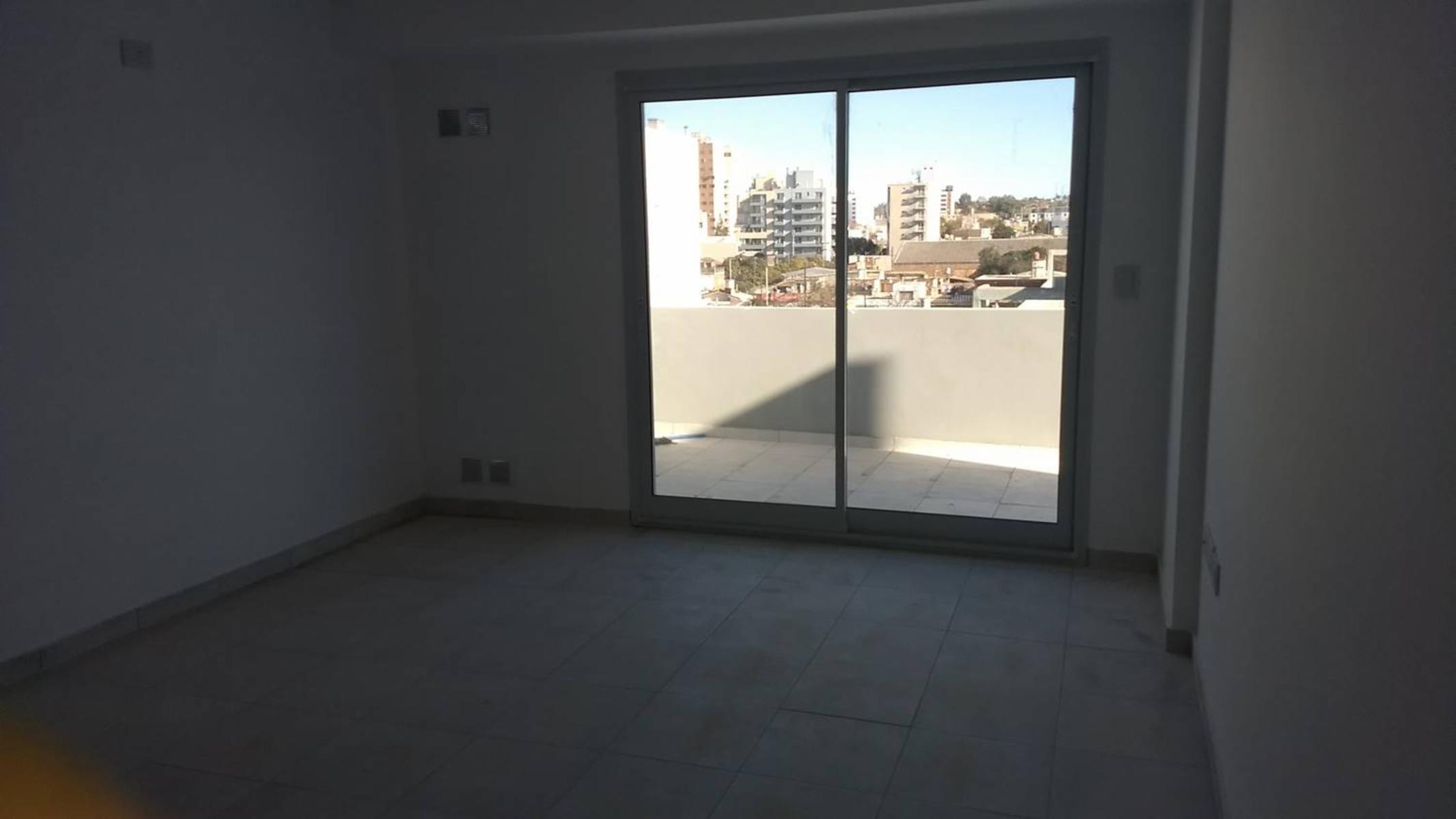 Bº ALTO ALBERDI - FRENTE CON GRAN BALCÓN TERRAZA - GAS NATURAL — foto 9