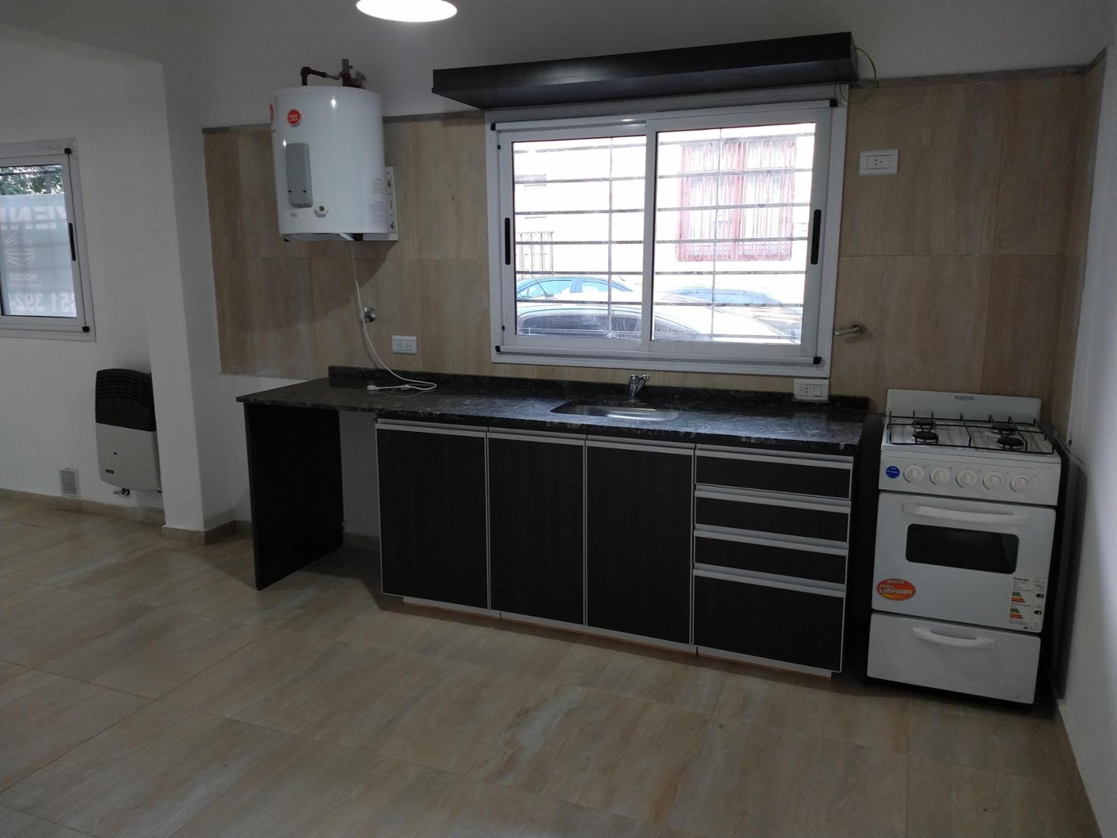 Bº ALBERDI - DUPLEX EN VENTA - DOS DORMITORIOS - EDIFICIO C/ ASADORES Y PILETA — foto 3