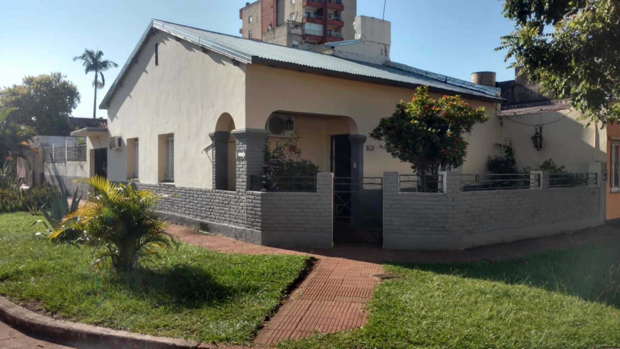 CASA EN ESQUINA EN PLENO BARRIO DE VILLA SARITA, UNO DE LOSBARRIOSMÁSPINTORESCOS DE LA CIUDAD DE POSADAS.