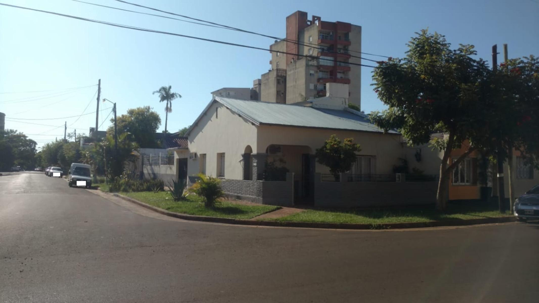 CASA EN ESQUINA EN PLENO BARRIO DE VILLA SARITA, UNO DE LOSBARRIOSMÁSPINTORESCOS DE LA CIUDAD DE POSADAS. — foto 4