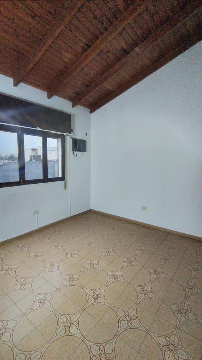 PRECIOSO PH EN VENTA SOBRE AV. LOPEZ Y PLANES - EXCELENTE UBICACIÓN. IMPERDIBLE - 2