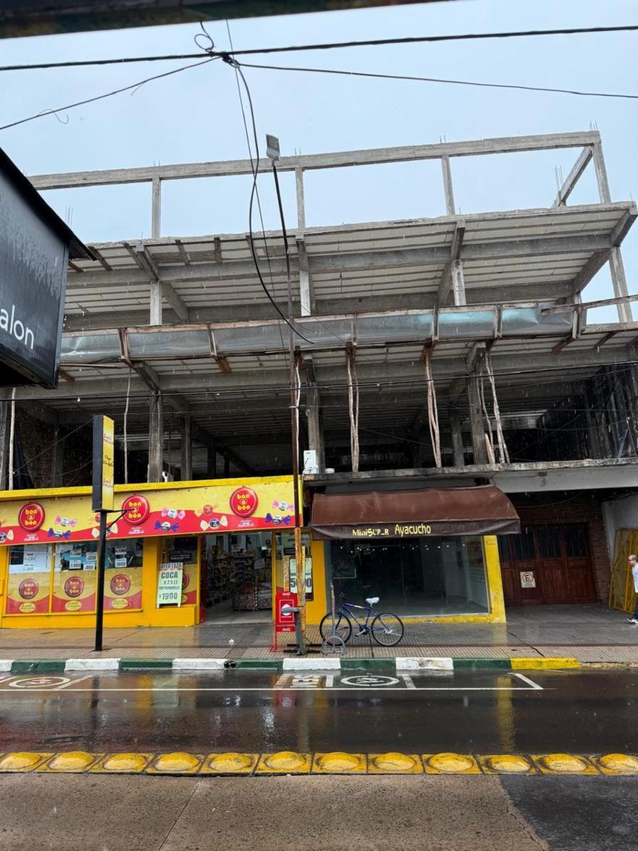 PROPIEDAD A LA VENTA CON LOCAL, VIVIENDAS Y ESTRUCTURA DE DOS PLANTAS A TERMINAR.... PLENO CENTRO IMPERDIBLE - 2