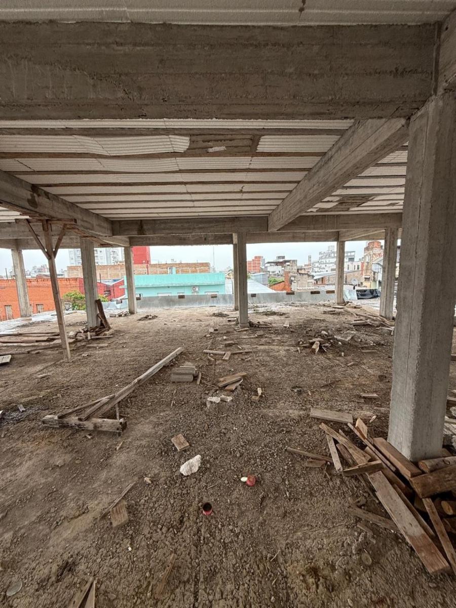 PROPIEDAD A LA VENTA CON LOCAL, VIVIENDAS Y ESTRUCTURA DE DOS PLANTAS A TERMINAR.... PLENO CENTRO IMPERDIBLE - 7