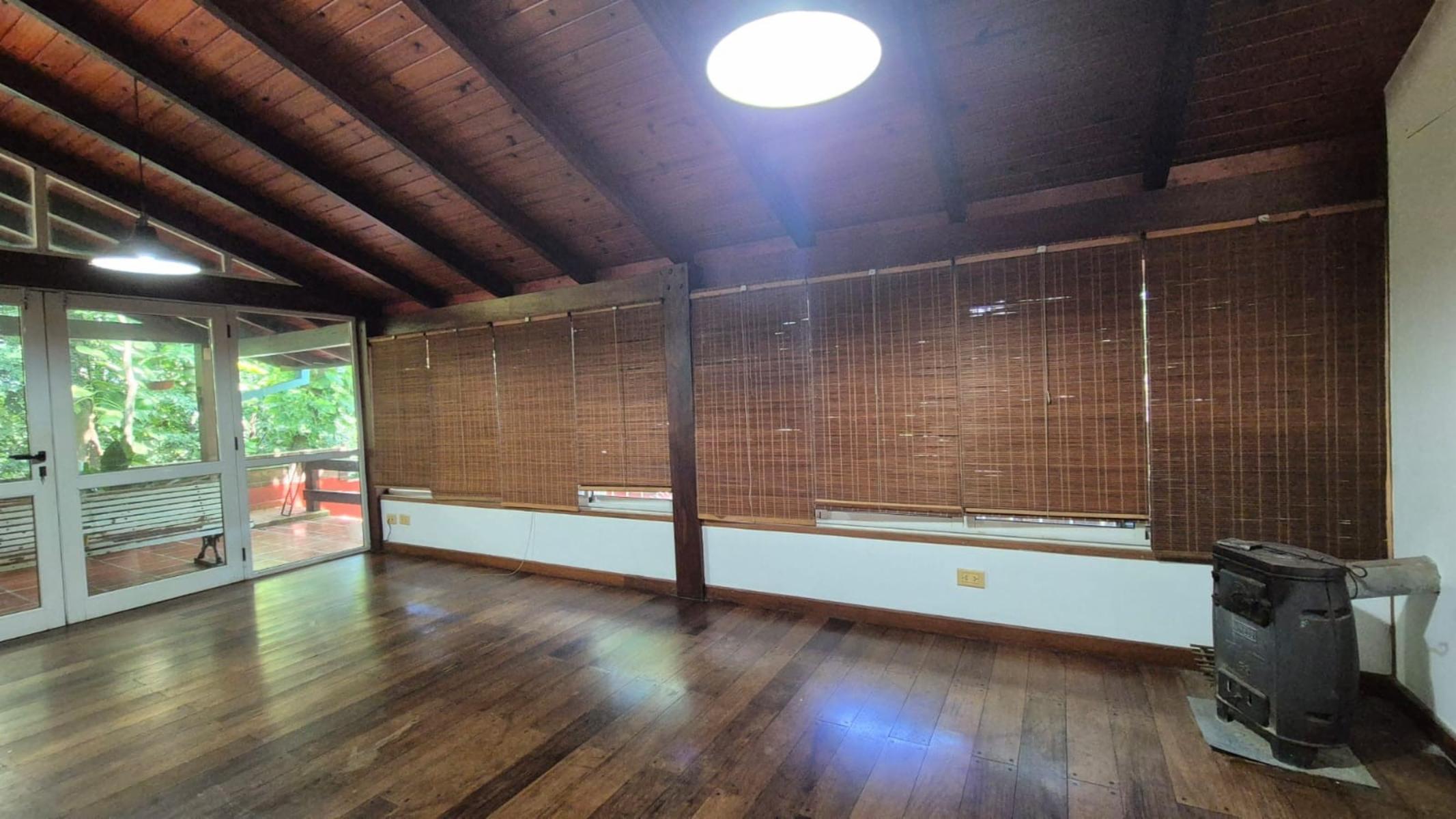 EXCLUSIVA CASA EN VENTA SOBRE CALLE BRASIL A PASOS DE LA COSTANERA DE LA CIUDAD. — foto 3