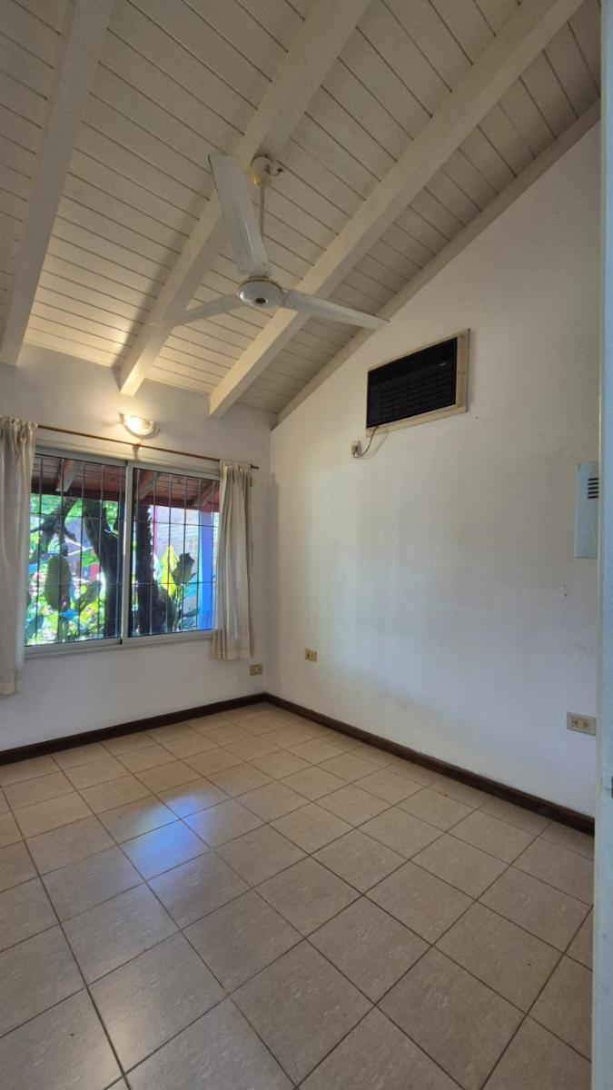 EXCLUSIVA CASA EN VENTA SOBRE CALLE BRASIL A PASOS DE LA COSTANERA DE LA CIUDAD. — foto 6