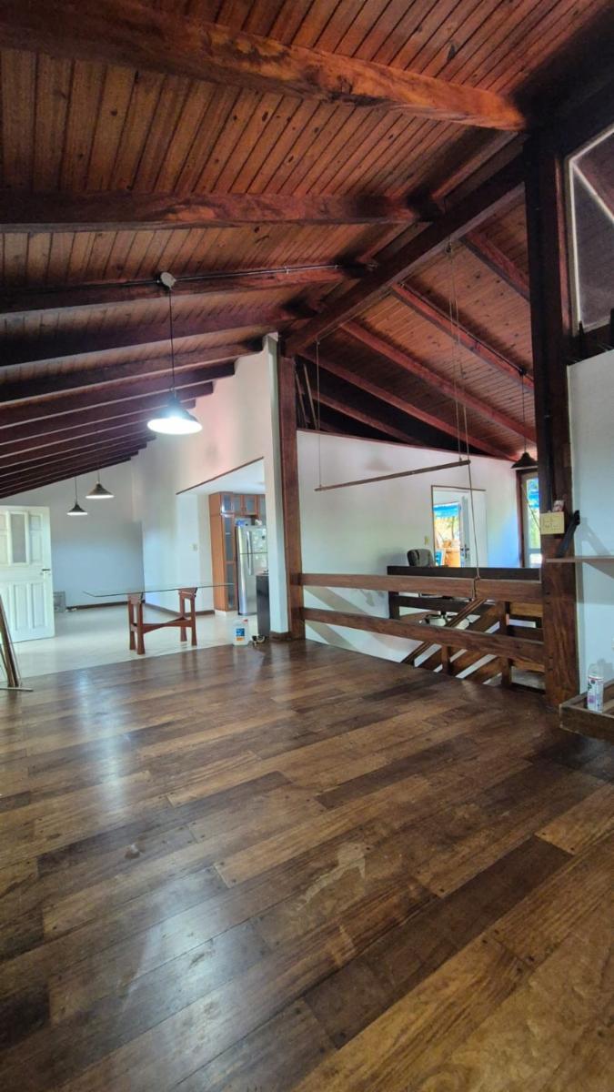 EXCLUSIVA CASA EN VENTA SOBRE CALLE BRASIL A PASOS DE LA COSTANERA DE LA CIUDAD. — foto 8