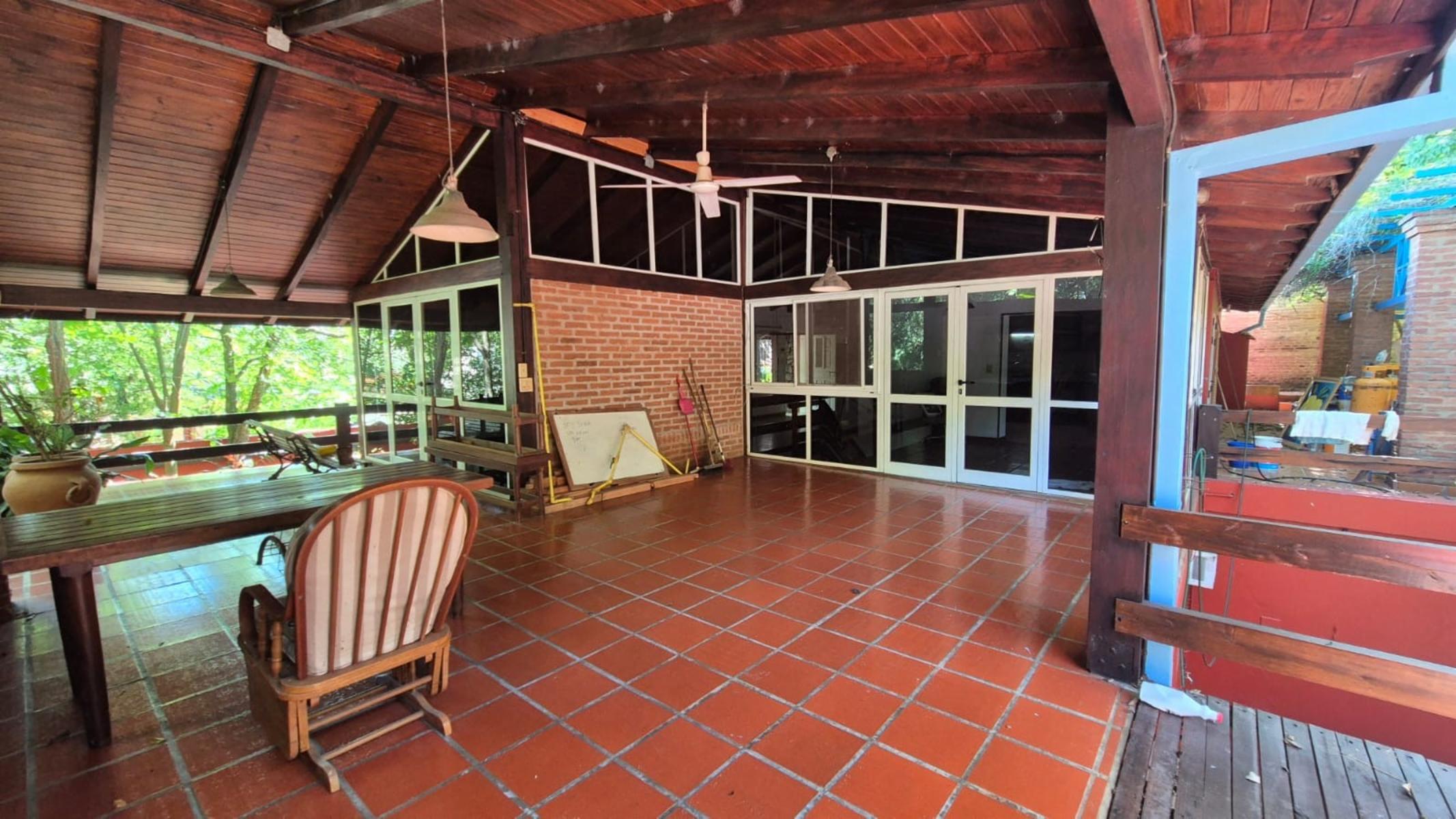 EXCLUSIVA CASA EN VENTA SOBRE CALLE BRASIL A PASOS DE LA COSTANERA DE LA CIUDAD. — foto 12