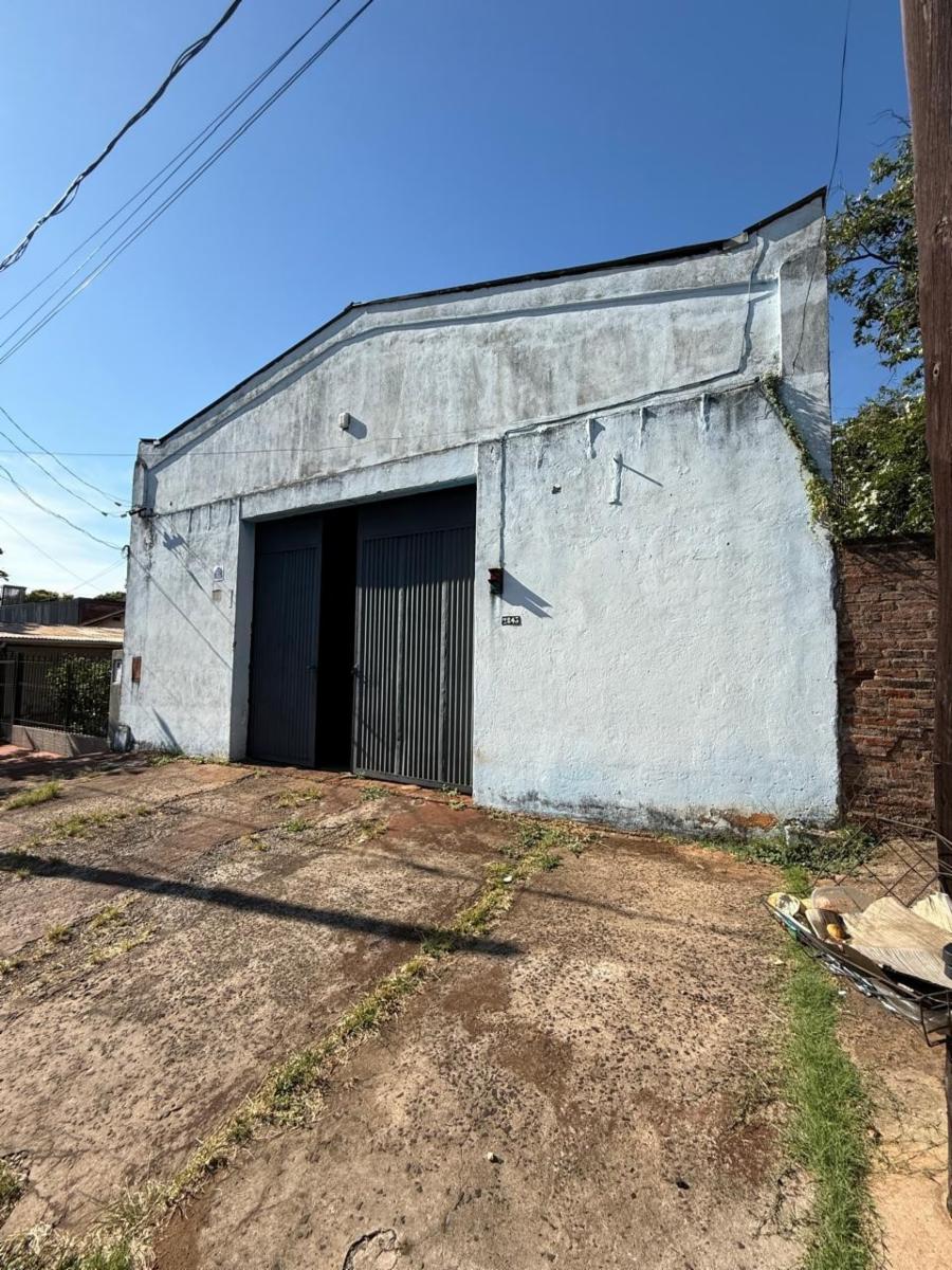 AMPLIA PROPIEDAD EN VENTA A PASOS DE AV.LAVALLE - GALPÓN DE 300M2 APROX . - 8