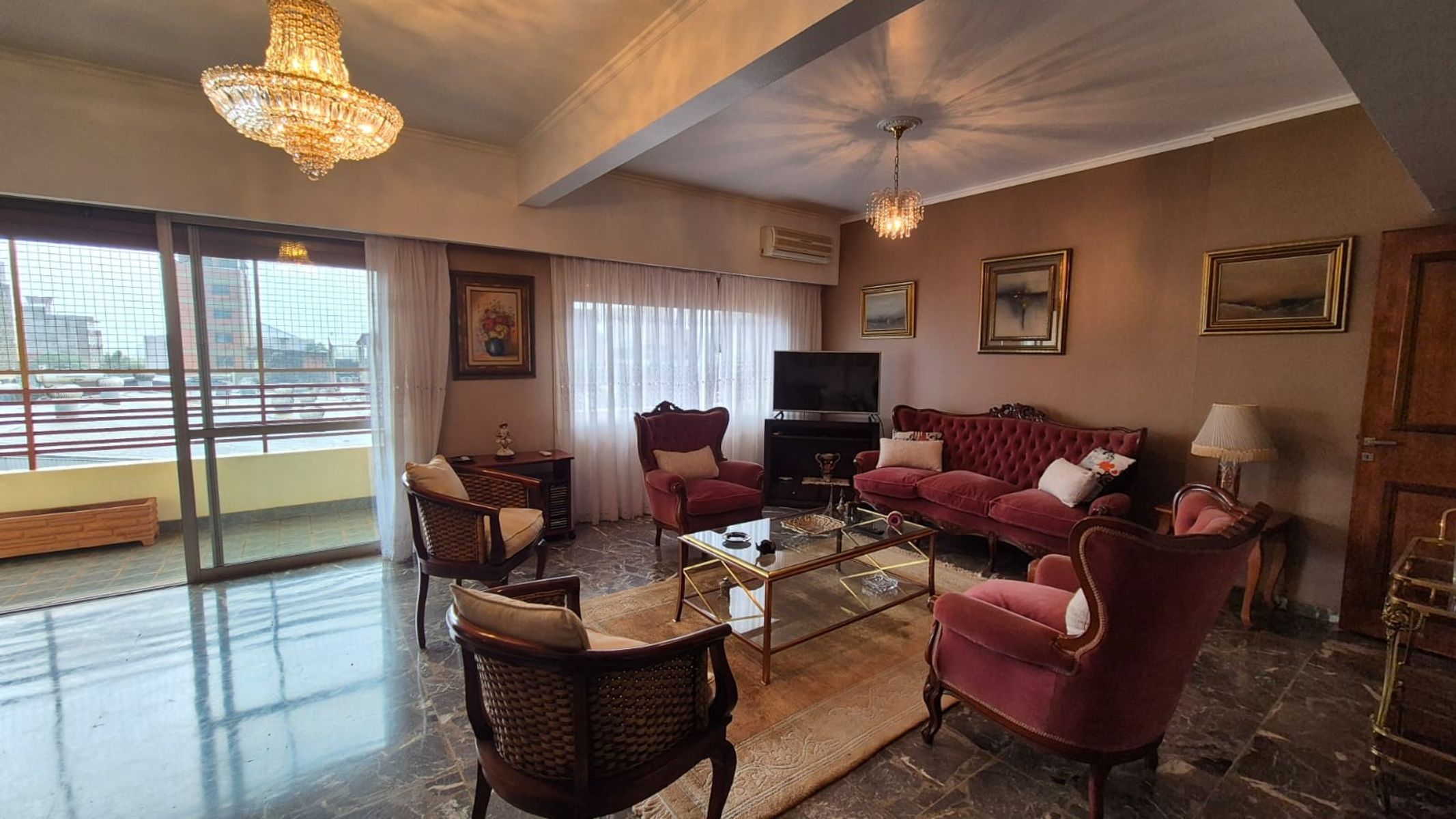 IMPERDIBLE PISO EN VENTA DE 270M2 APROX EN PLENO CENTRO DE LA CIUDAD DE POSADAS.