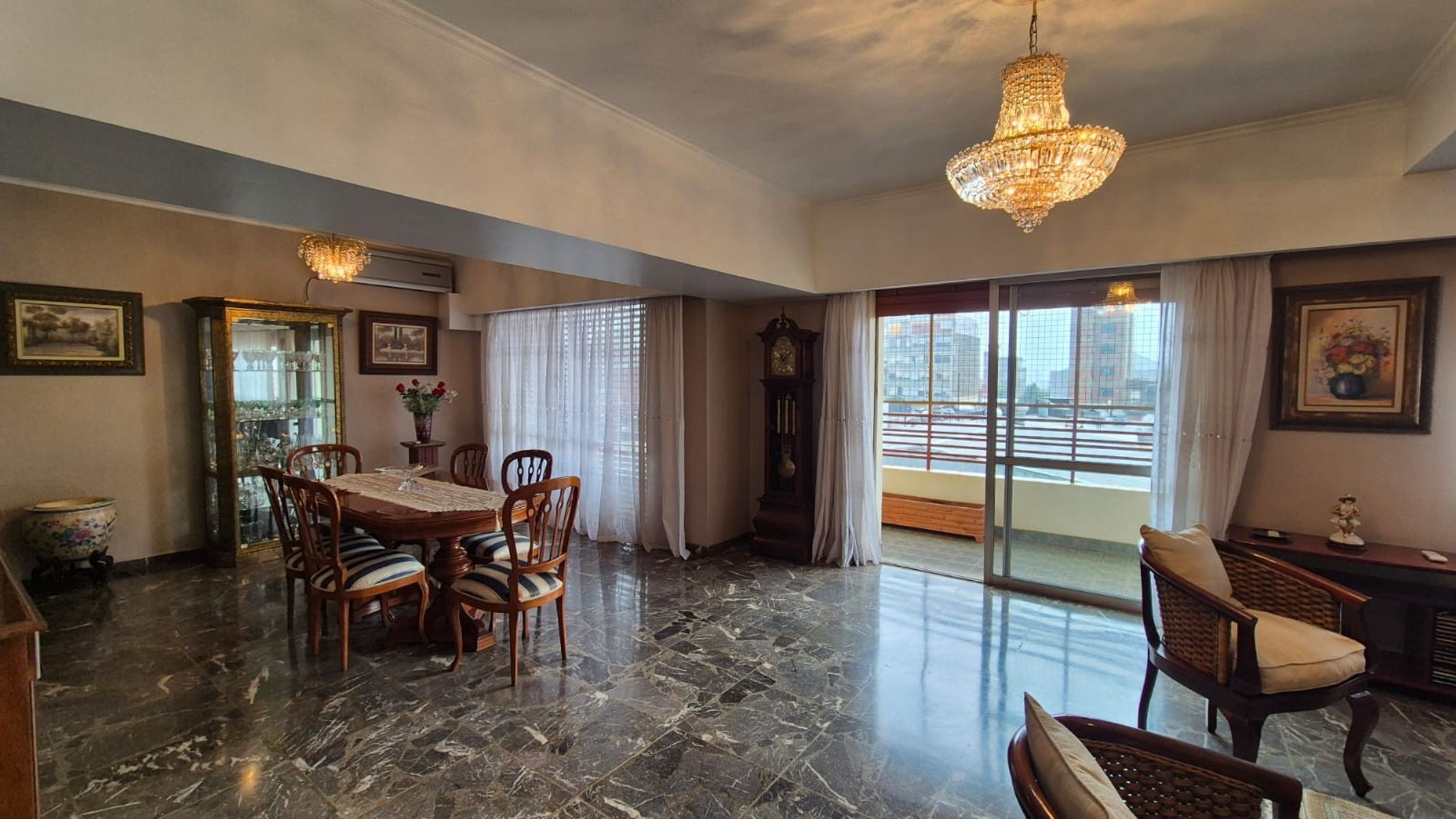 IMPERDIBLE PISO EN VENTA DE 270M2 APROX EN PLENO CENTRO DE LA CIUDAD DE POSADAS. — foto 2