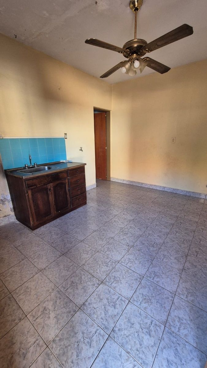 AMPLIA PROPIEDAD EN VENTA A MINUTOS DEL CENTRO, EXCELENTE UBICACIÓN. — foto 6