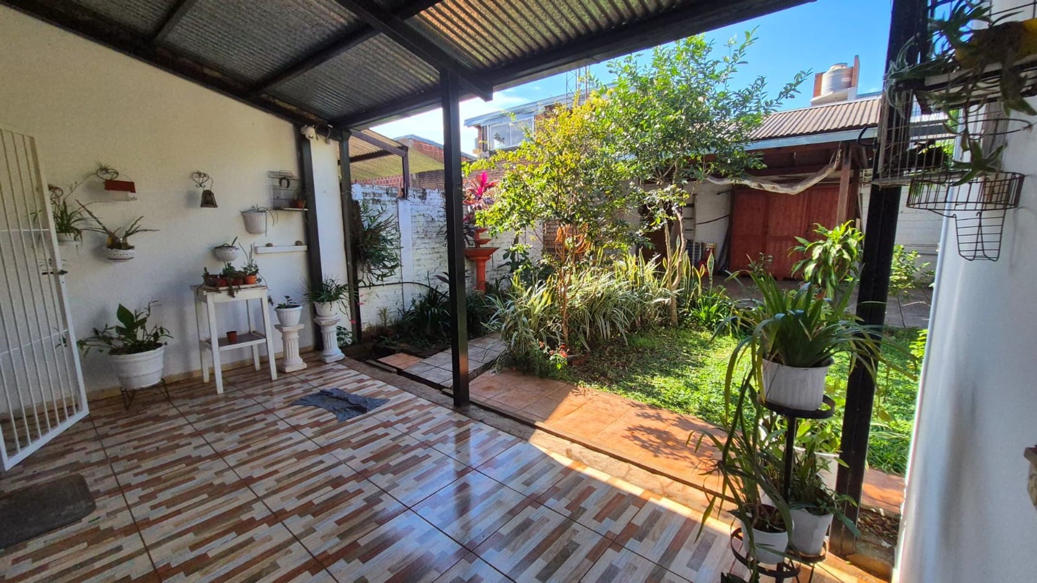 PRECIOSA PROPIEDAD EN VENTA EN ESQUINA - BARRIO SANTAHELENA.-GARUPÁ.APTA CRÉDITO HIPOTECARIO. — foto 9