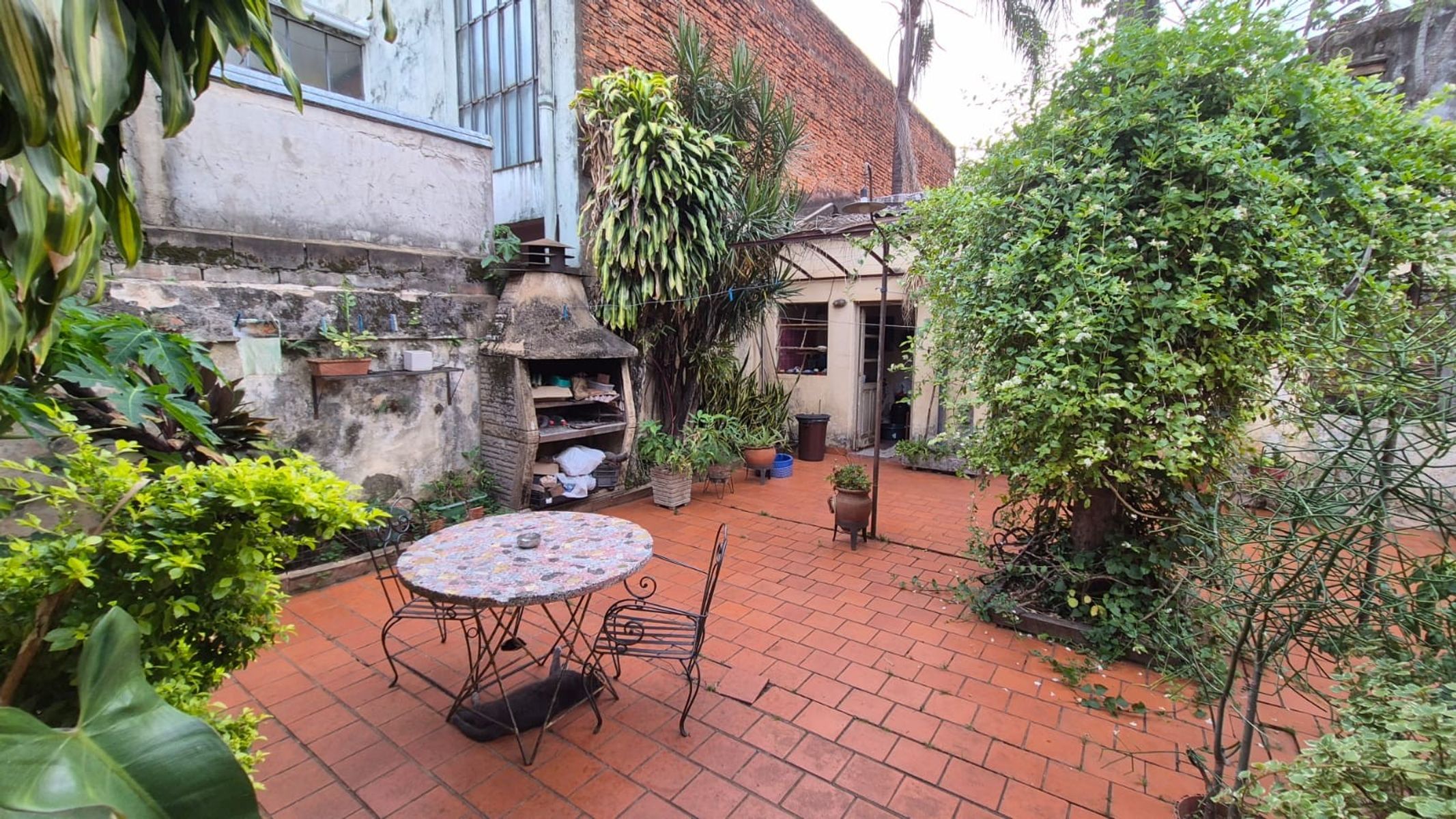 CASA EN VENTA SOBRE CALLE BELGRANO. EXCELENTE OPORTUNIDAD. — foto 2