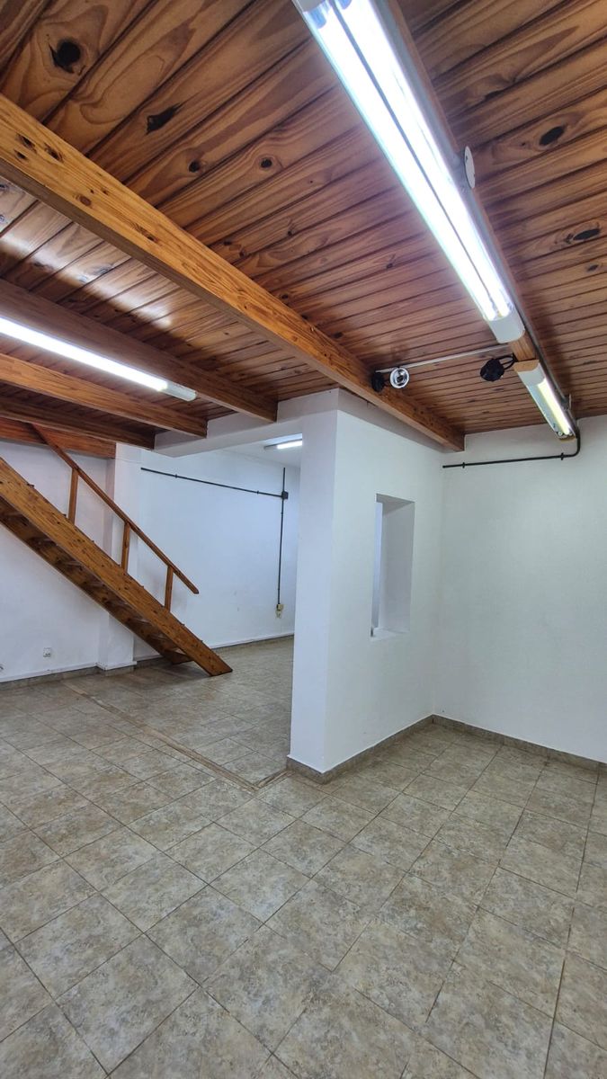 LOCAL COMERCIAL EN VENTA EXCLUSIVA UBICACIÓN.- OPORTUNIDAD - 4