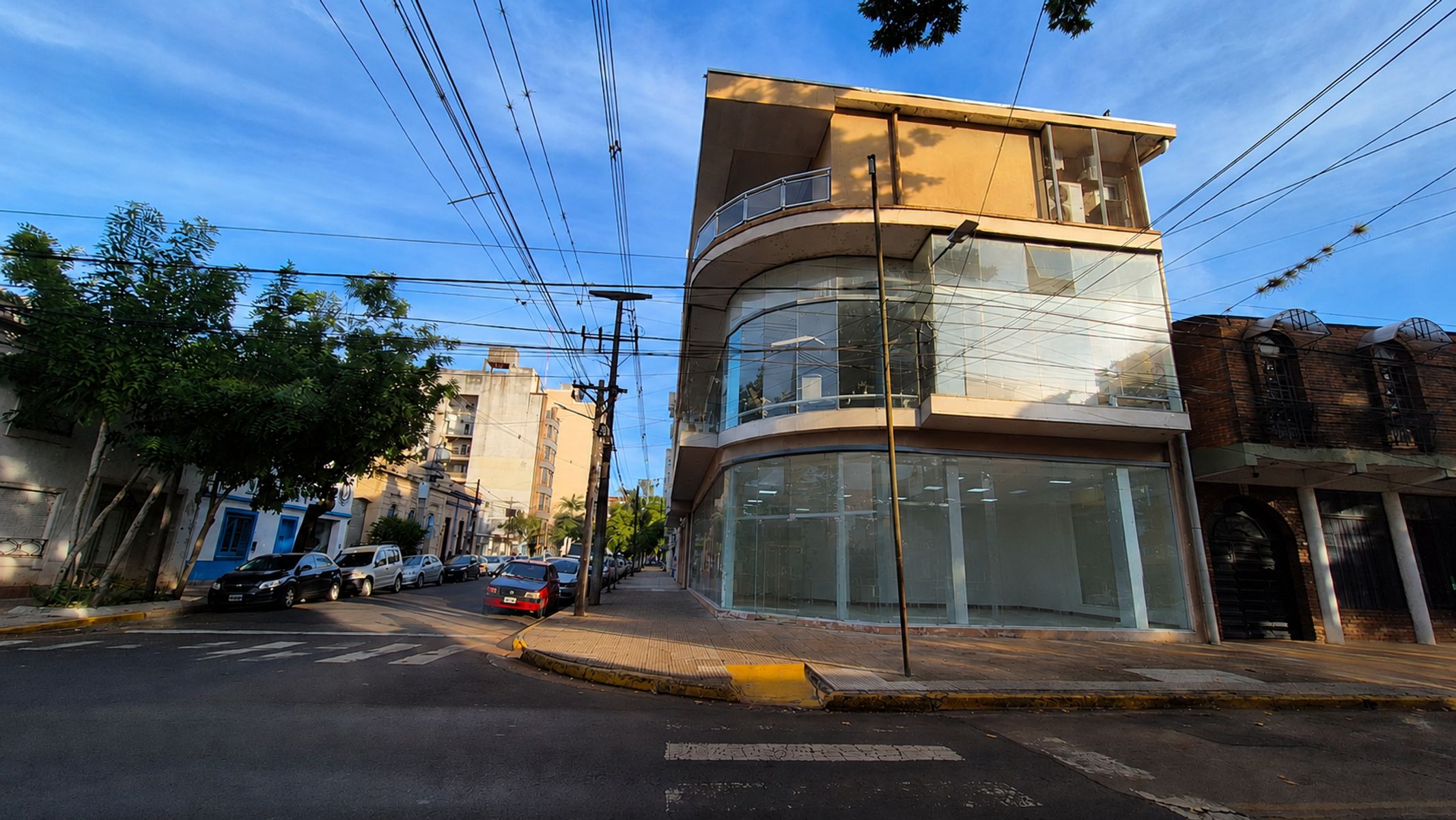 EXCLUSIVO LOCAL COMERCIAL EN ALQUILER EN EL MICROCENTRO DE LA CIUDAD DE POSADAS - 1