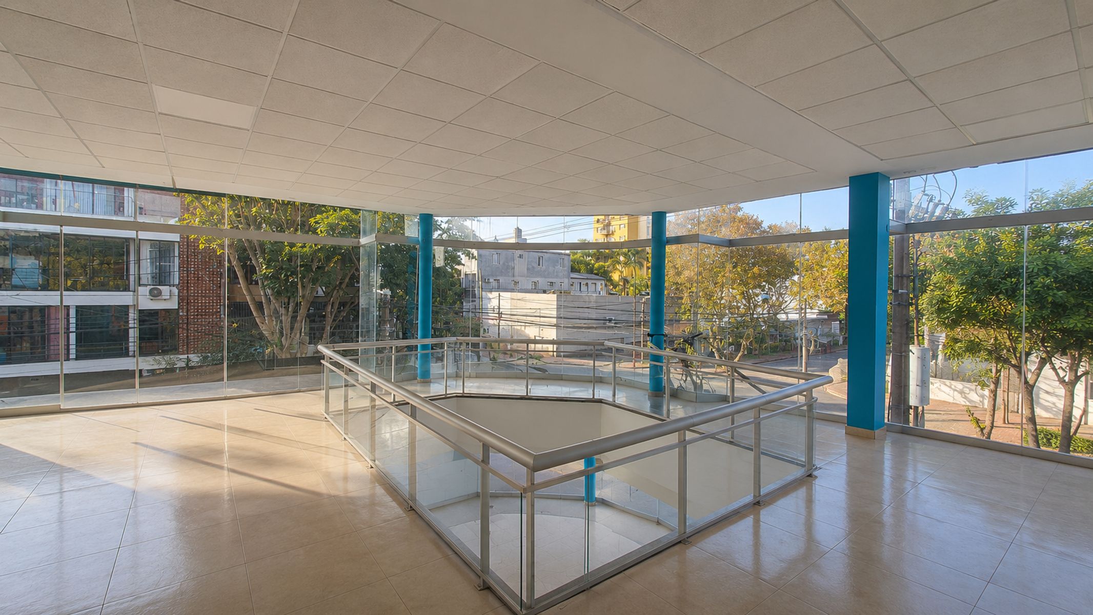 EXCLUSIVO LOCAL COMERCIAL EN ALQUILER EN EL MICROCENTRO DE LA CIUDAD DE POSADAS - 2