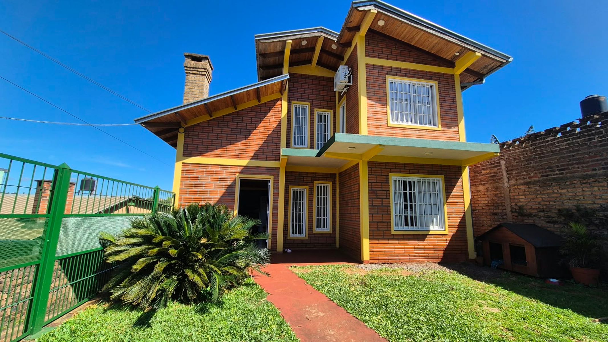 PRECIOSA CASA EN VENTA EN OBERÁ MISIONES - 1
