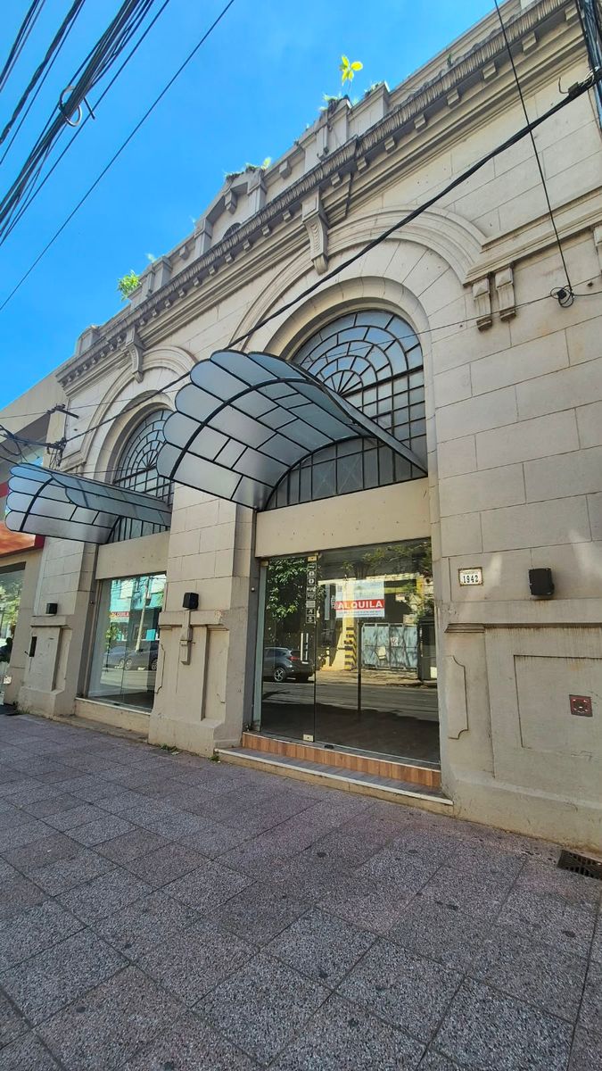 PRECIOSO LOCAL COMERCIAL EN EL MICRO CENTRO DE LA CIUDAD DE POSADAS - 1