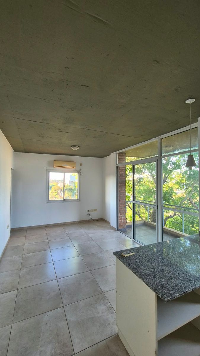 MONOAMBIENTE EN ALQUILER CON VISTA AL RÍO Y BALCÓN CON PARRILLA. — foto 2