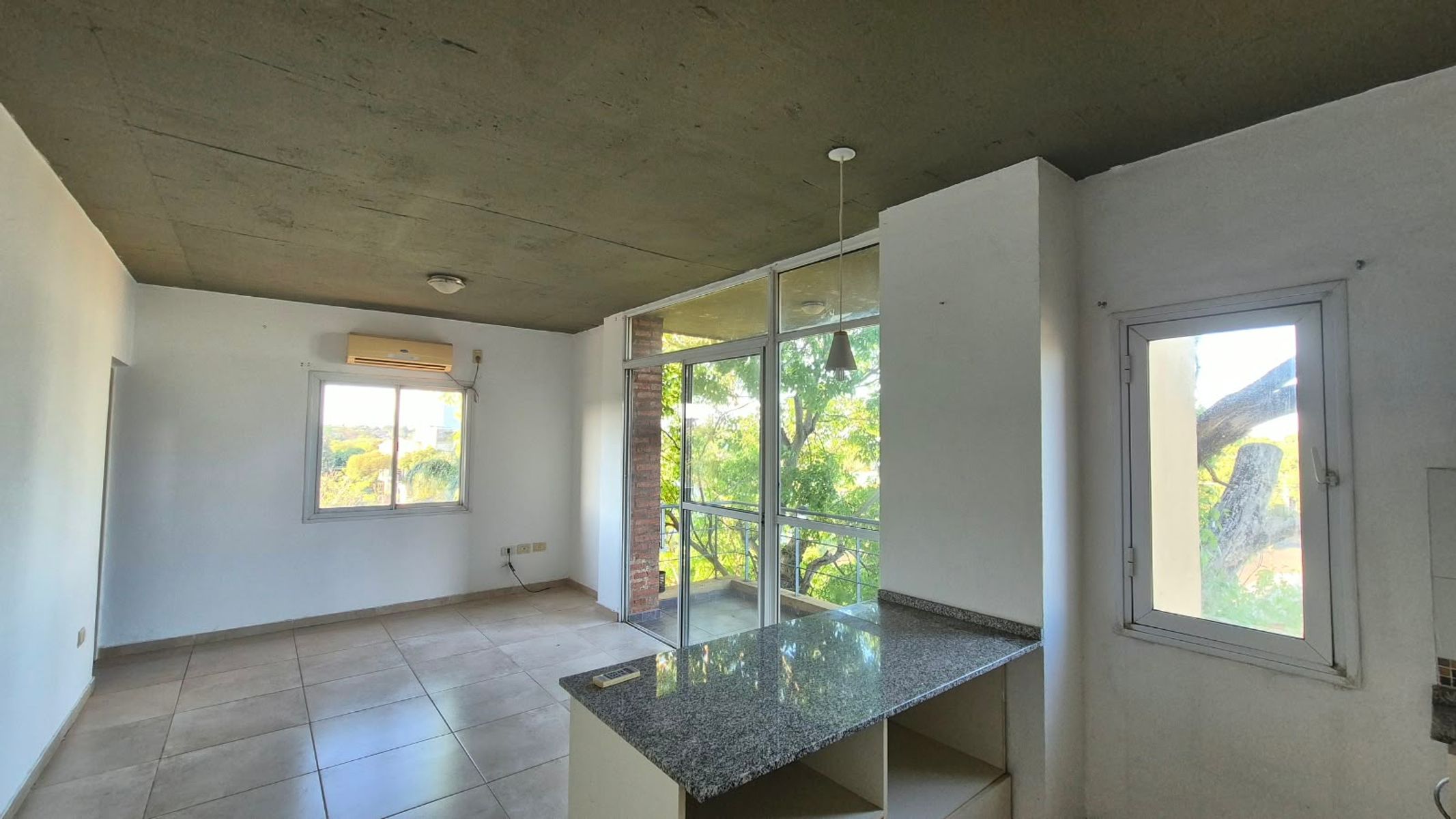 MONOAMBIENTE EN ALQUILER CON VISTA AL RÍO Y BALCÓN CON PARRILLA. — foto 3