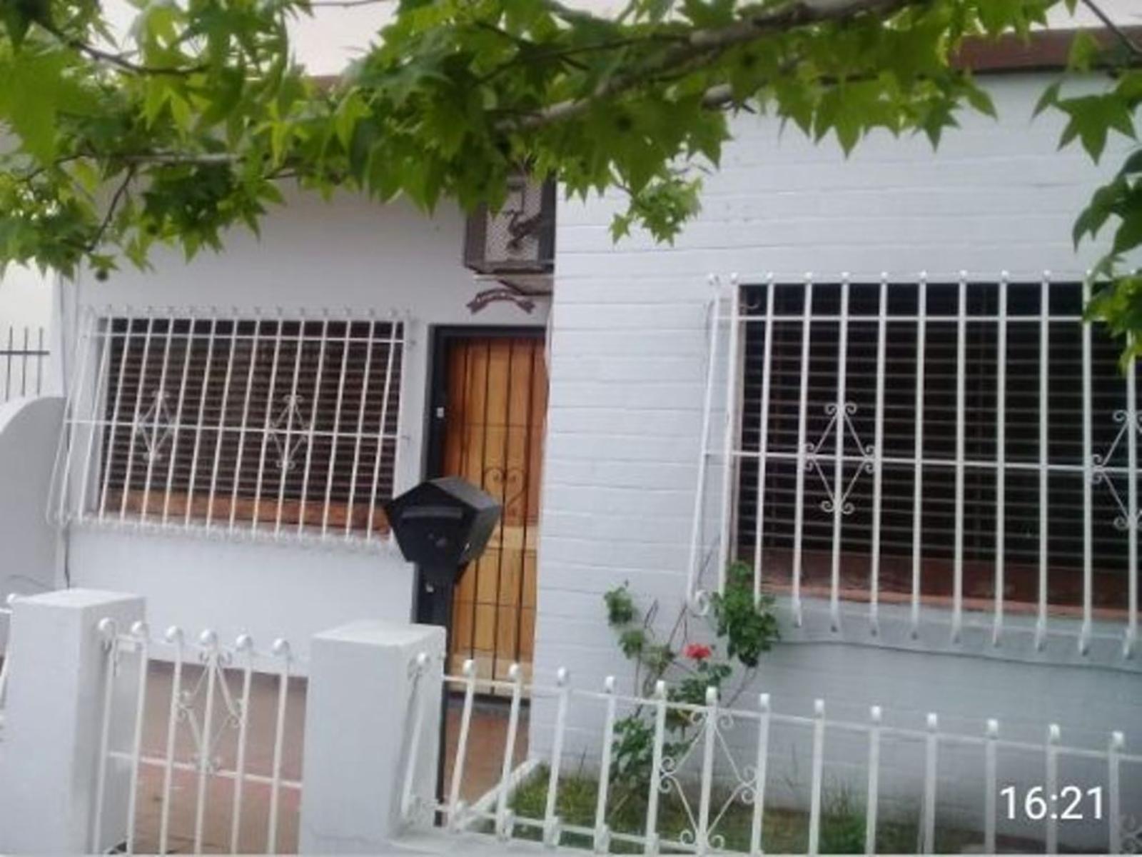 SE PH AL FRENTE DE 3 AMBIENTES CON PATIO EN CASTELAR NORTE — foto 2