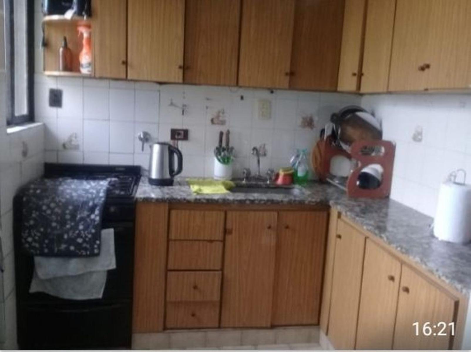 SE PH AL FRENTE DE 3 AMBIENTES CON PATIO EN CASTELAR NORTE — foto 3