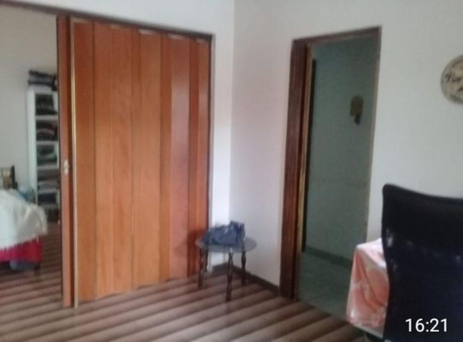 SE PH AL FRENTE DE 3 AMBIENTES CON PATIO EN CASTELAR NORTE — foto 5